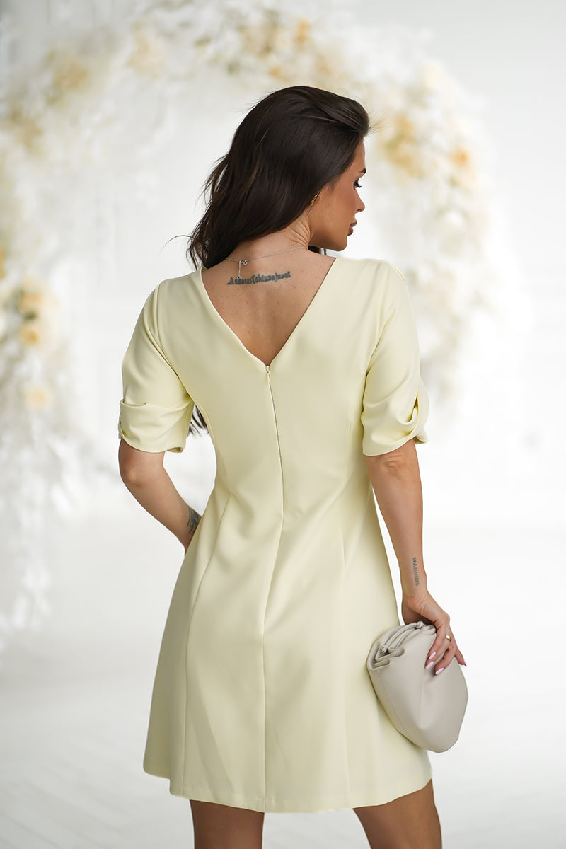 ELEGANCKA SUKIENKA A-LINE Z PODSZEWKĄ I OZDOBNYMI RĘKAWAMI - żółty