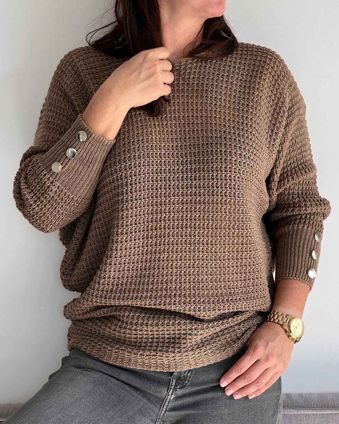 Modny Kobiecy Sweter z guzikami brązowy