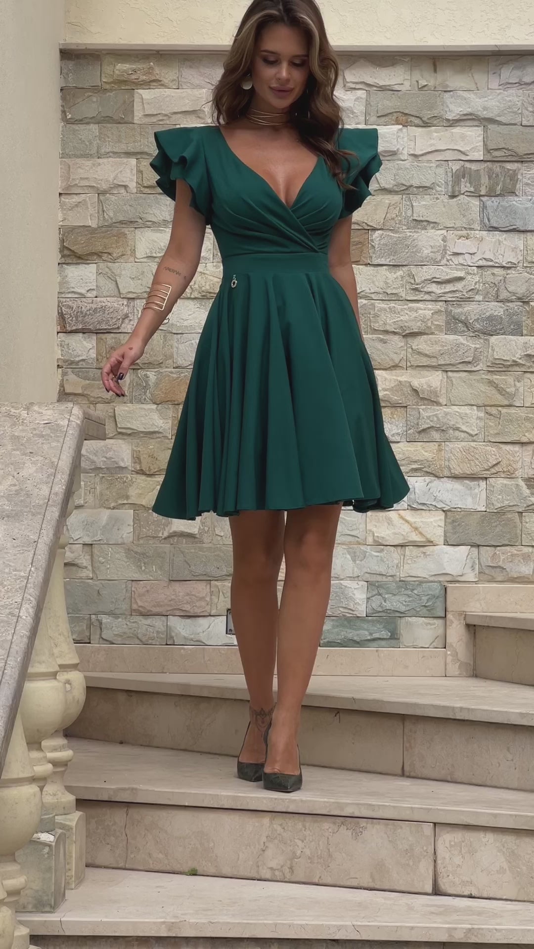 Sukienka mini rozkloszowana z falbankami butelkowa zieleń Izolda