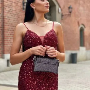 Bordowa sukienka na wesele Susana długa cekinowa na ramiączkach z dopasowanym krojem