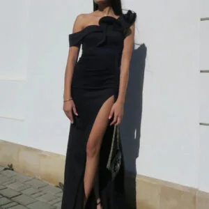 Sukienka elegancka maxi z falbanką na jedno ramię czarna Troya
